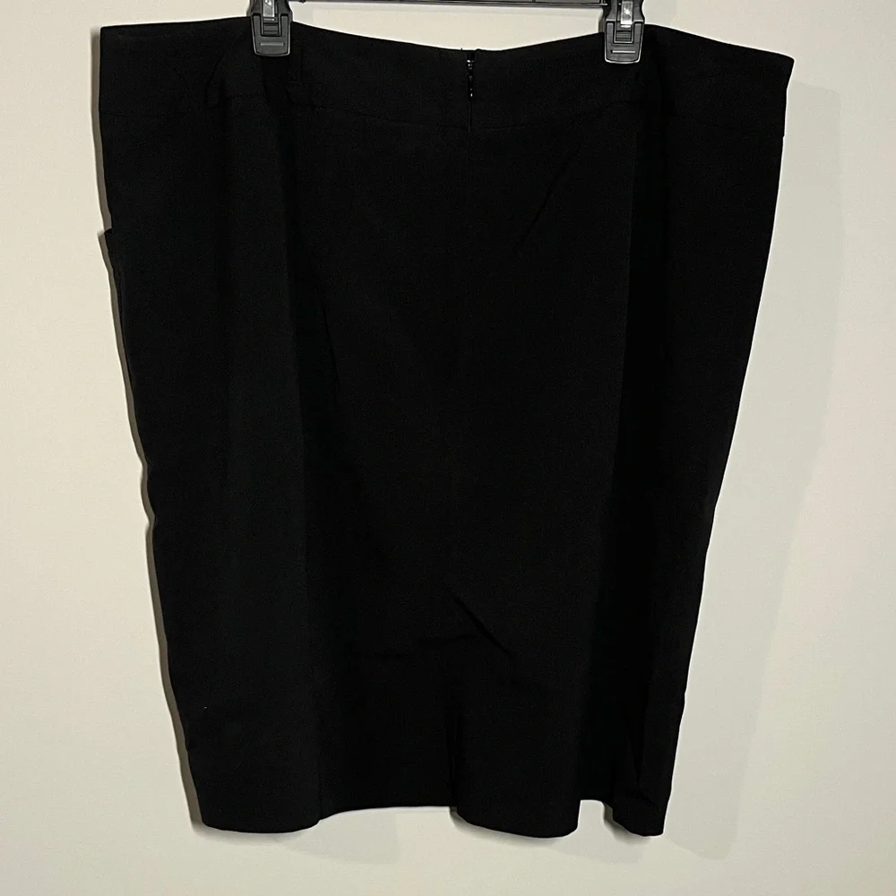 Roz & Ali Black Knee-Length Pencil Skirt - Picture 2 of 3